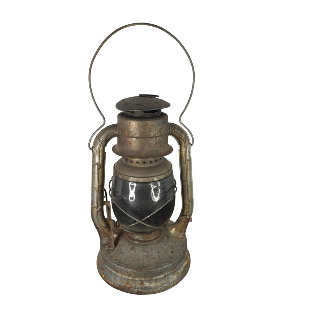 Vintage Dietz No 2 D-Lite Kerosene Lantern‎ Black Glass Globe Rustic Americana